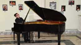 Gianluca Galluccio al pianoforte